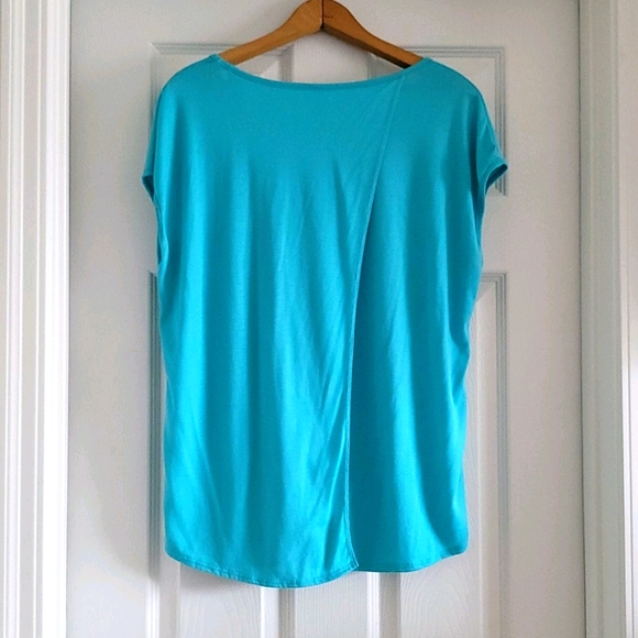 Teal Flowy Vneck Tee with Opening in back - Picture 3 of 4